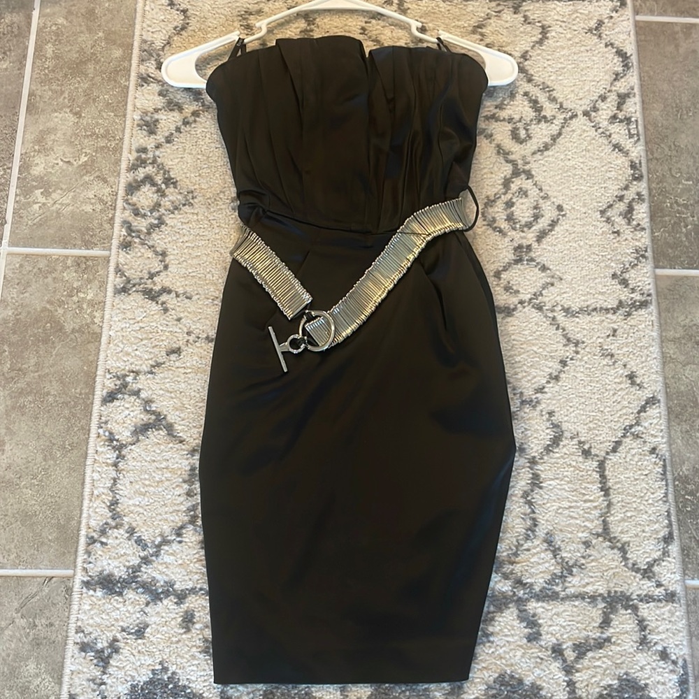 ✨Like New✨Bebe striking strapless fitted dress 🖤